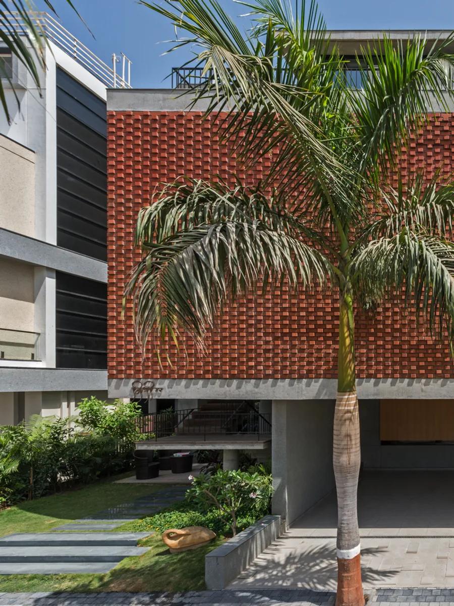 Curtain house