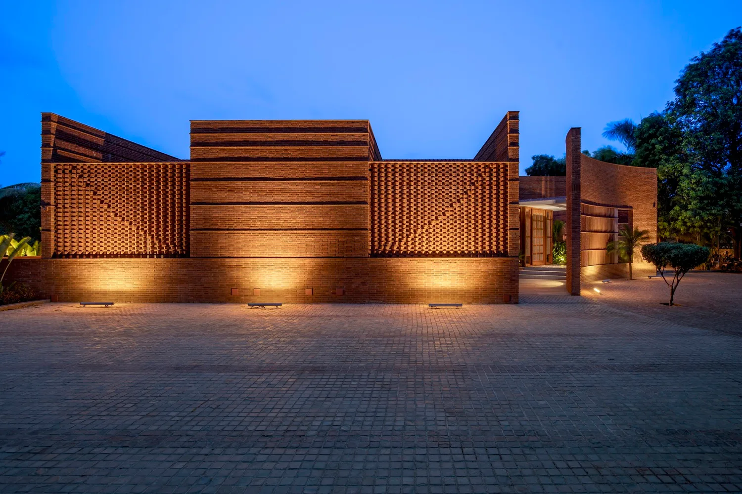 Satish parikh farm house perspective 4